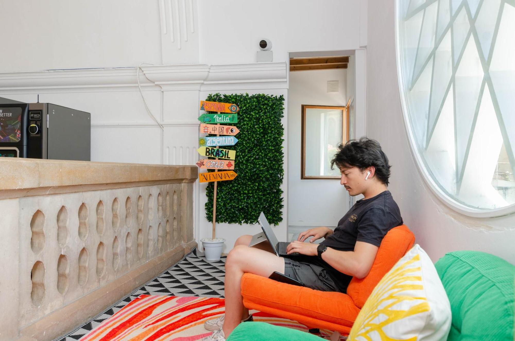 Urban - Juvenil - Youth Hostel